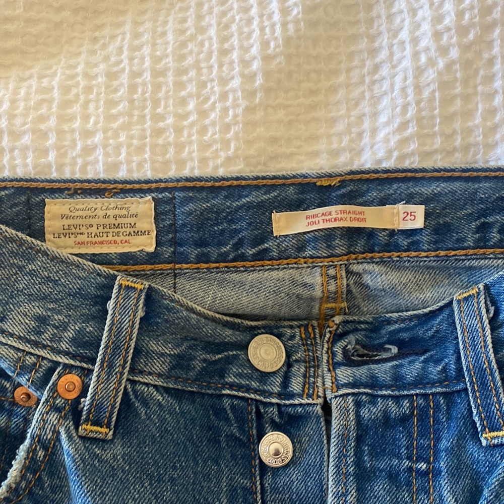 Levi’s Straight Ribcage - Picture 2 of 2